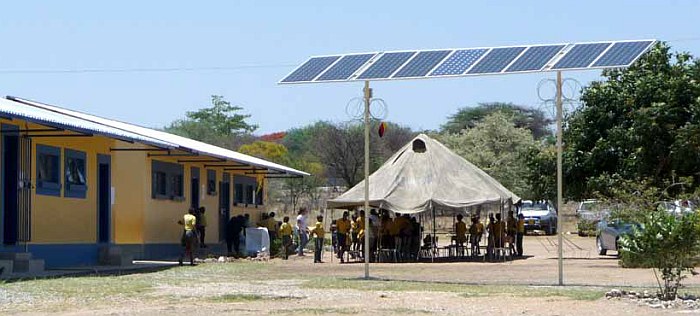 Die Solarpaneele auf dem Schulhof